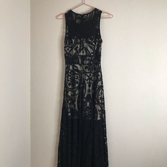 ‎Sheer lace overlay gown - Picture 7 of 10